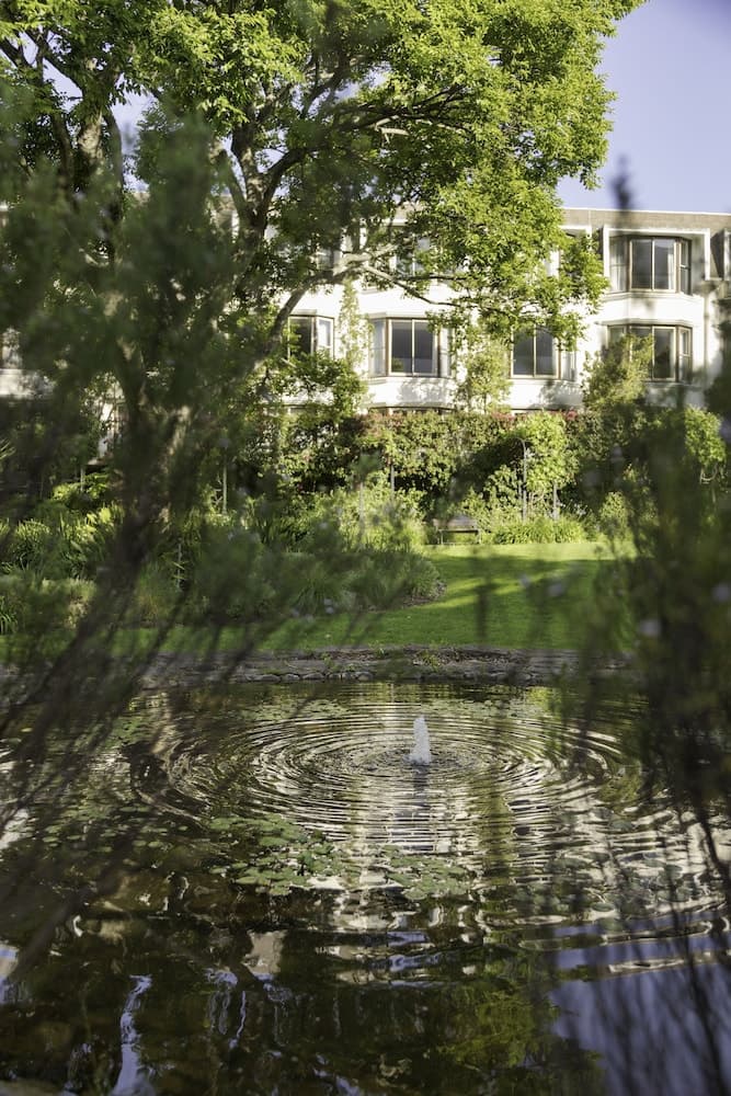 Vineyard Hotel